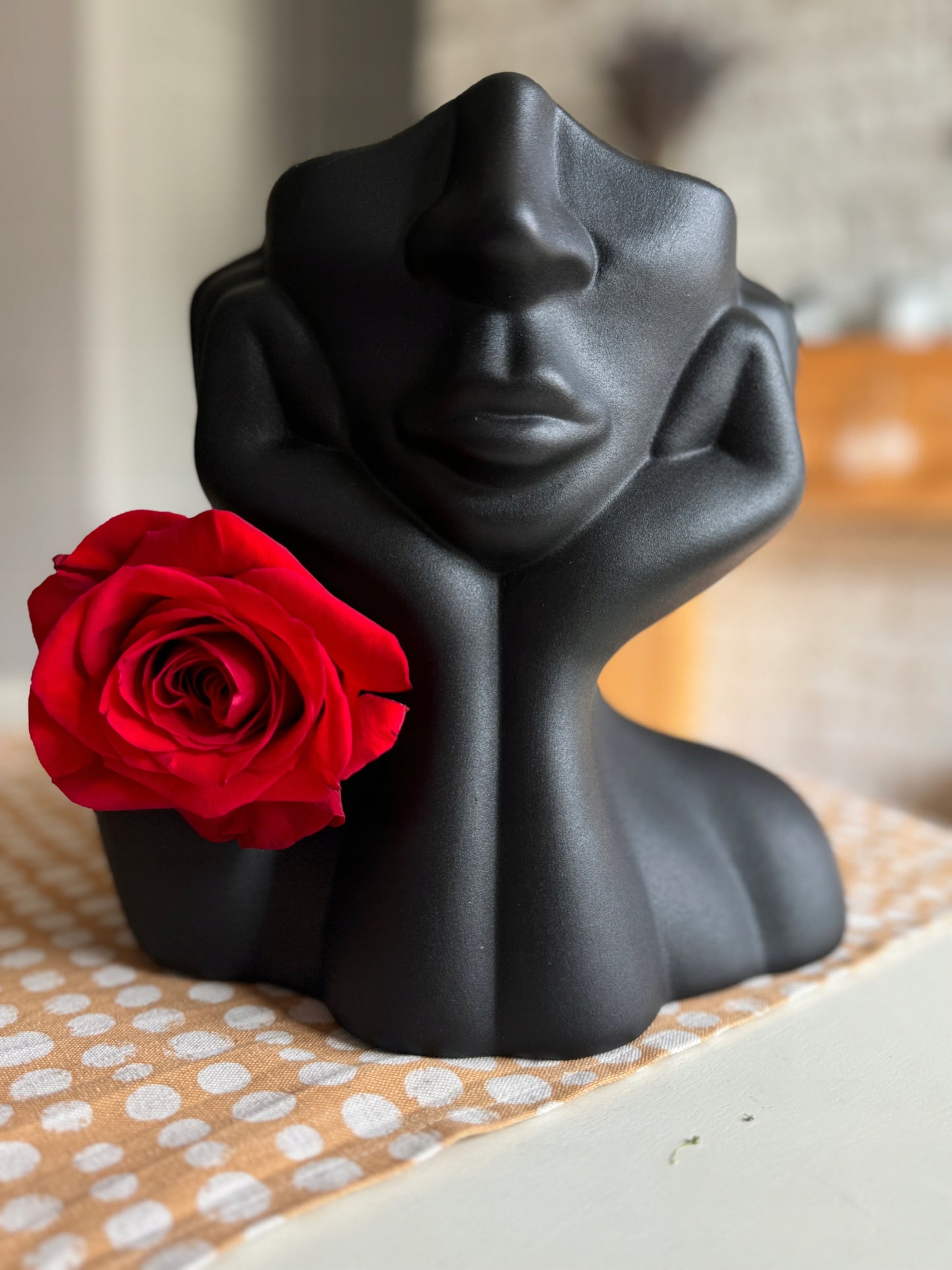 Minimalistinio dizaino vaza "Lady"