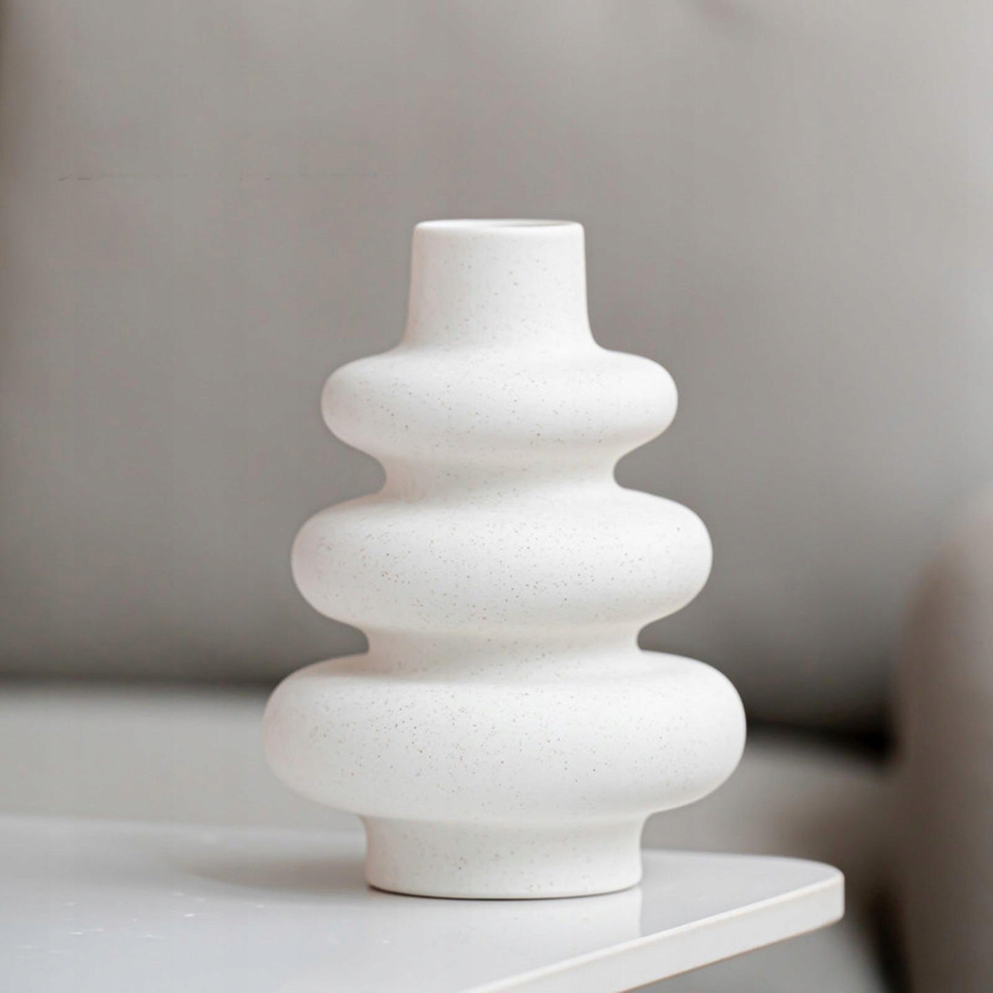 Minimalistinio stiliaus vaza "Twisted"