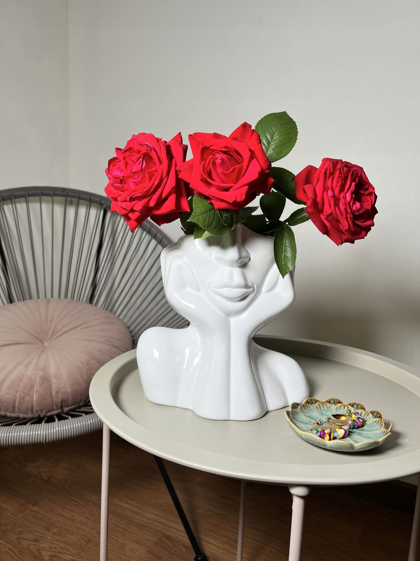 Minimalistinio dizaino vaza "Lady"